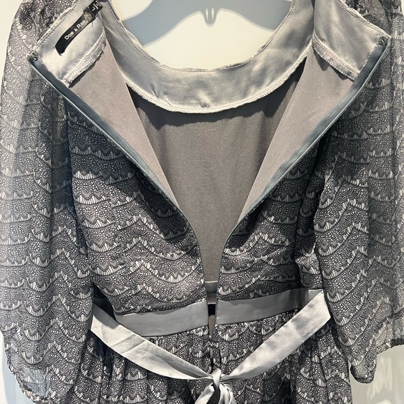 🖤 Unique & flirty dress with 3/4 sleeves & pretty satin trim & bow - Picture 15 of 17